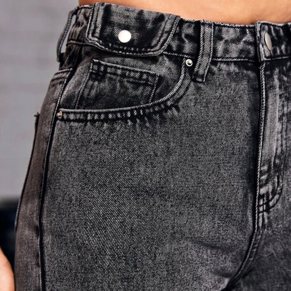 Black High Waisted Mom Jeans - Picture 4 of 5